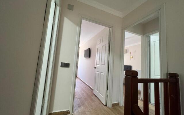 Moonshine Hotel & Suites