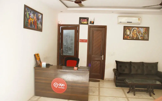 Oyo Rooms Noida City Centre 208