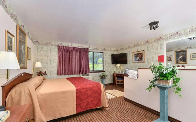 Rodeway Inn & Suites Madison East