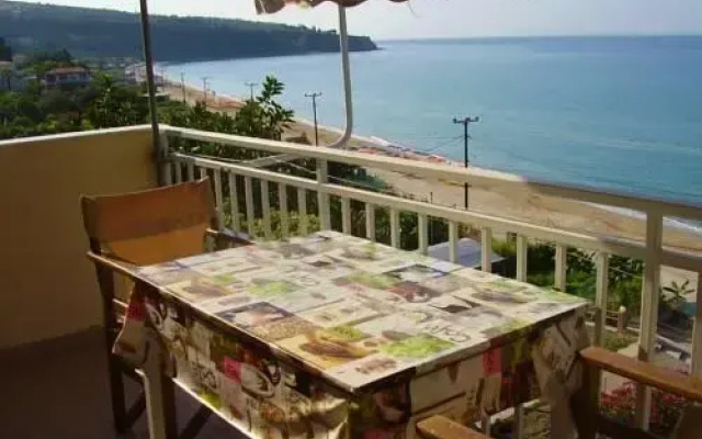 Rosa's ·Beach Studios·