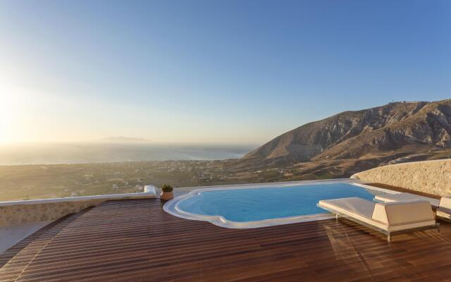 Luxury Villa in Santorini!
