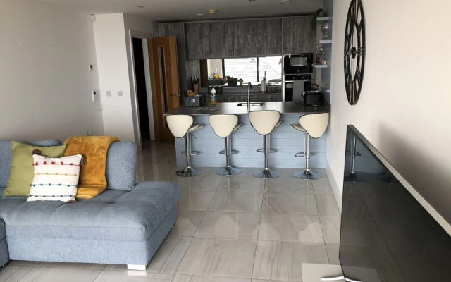 No2 Sandy Bay , Luxury Beachfront Apartment
