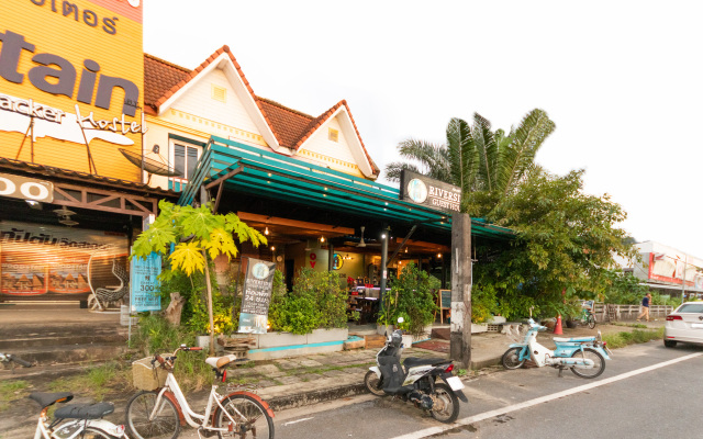 OYO 75304 Riverside Guesthouse