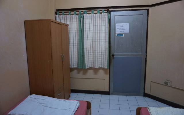 OYO 730 Meedee Hostel