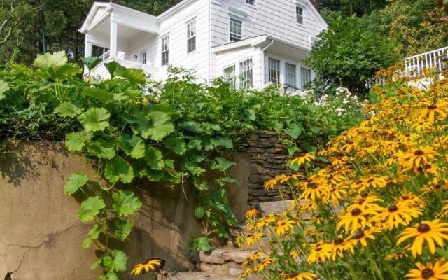 The Harbor Rose Bed & Breakfast