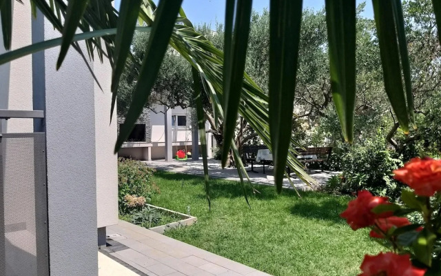 Modern Apartment in Kastel Stafilic With Fenced Garden