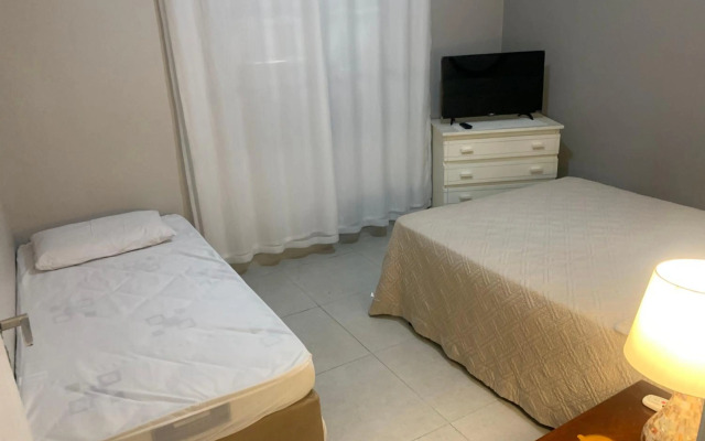 Casa Terrea com Piscina e Internet - Ar Opcional