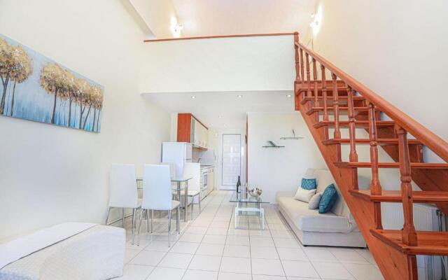 Tranquil Apartments by Corfuescapes