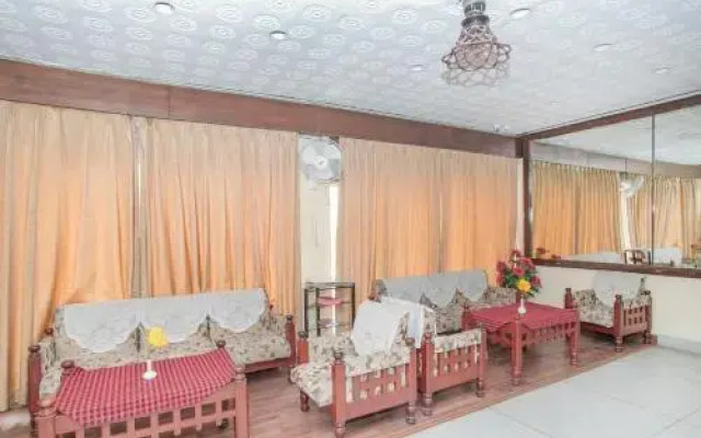 OYO 10394 Hotel Geo