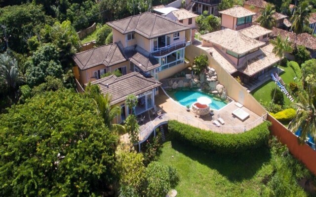 Maravilhosa Mansão em Frente à Praia