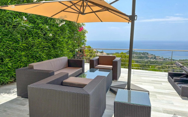 A004 - Villa en Altea con vistas al mar