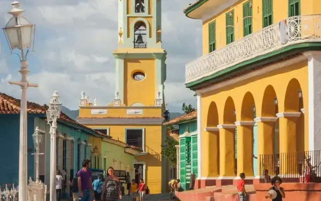 Piro Guinart Street Rooms