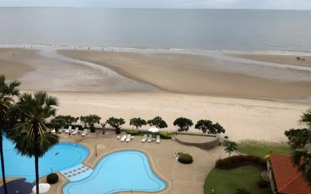 Phet Cha-am Plaza & Resort