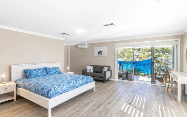 Dolphin Lagoon 196 Soldiers Pt Rd Luxury Escape