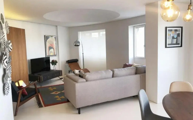 Architectural poetry in an unique 3bdrs view flat