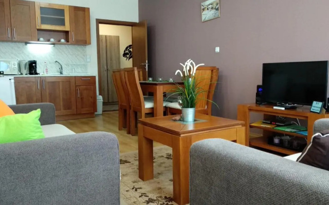 Pine Tree Apartment 2 - B7