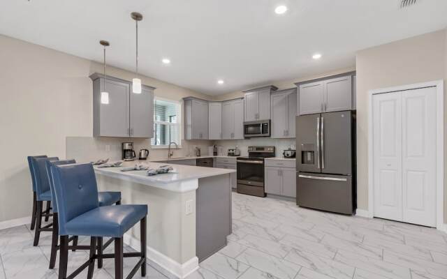 Family Friendly! 6bed 5Ba Villa with Pool