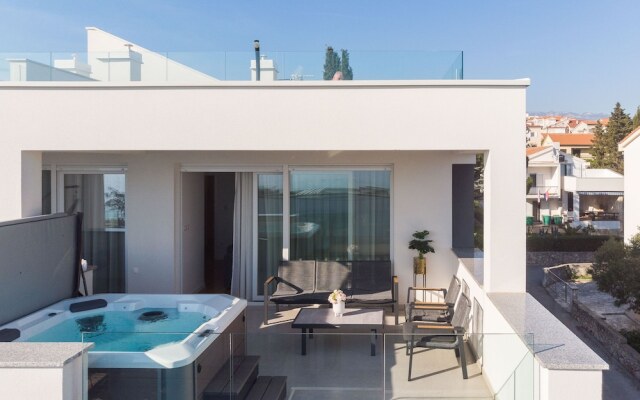Penthouse Apartment Perla with Jacuzzi
