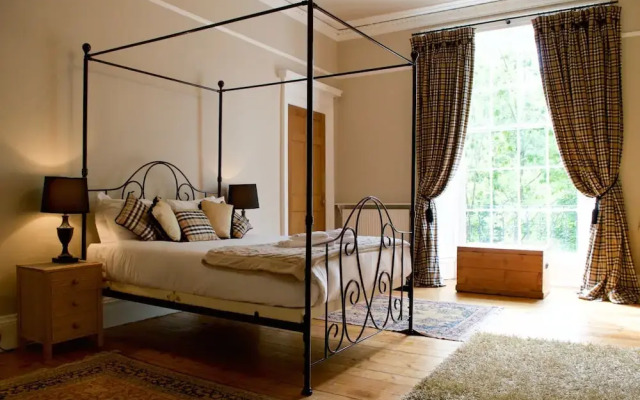 4 Bedroom Georgian Flat In New Town