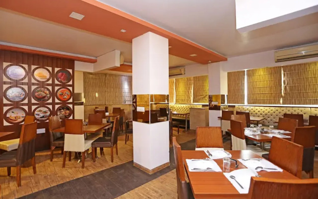 OYO 9612 Hotel Royal Ramiro