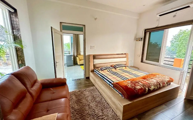 Kaashi Flora (Modern Suite)