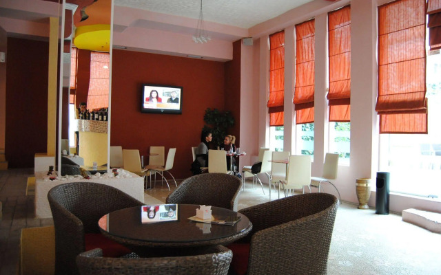 Theranda Hotel