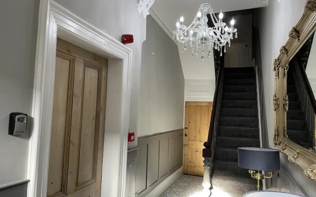 Newly Renovated Apartment in Scarborough