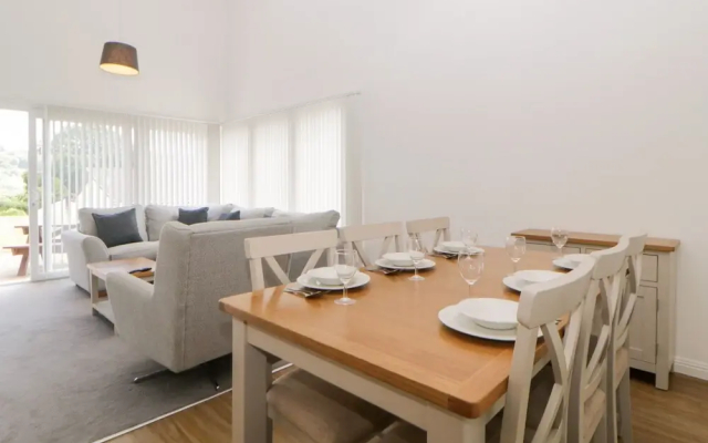 Harcombe House Bungalow 2