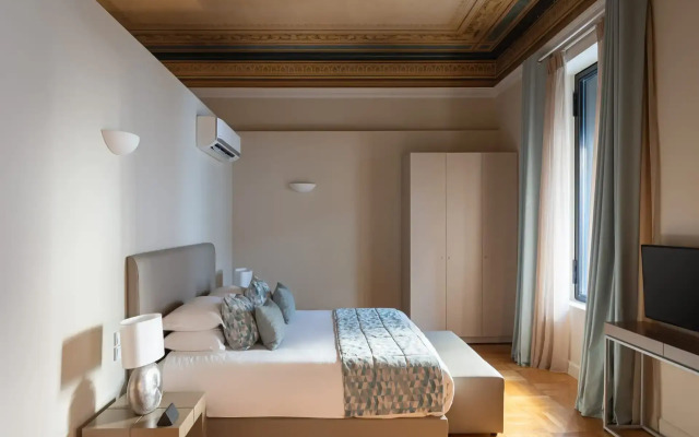 33 Solonos Suites