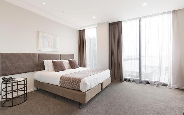 Ramada Suites By Wyndham Victoria Street West