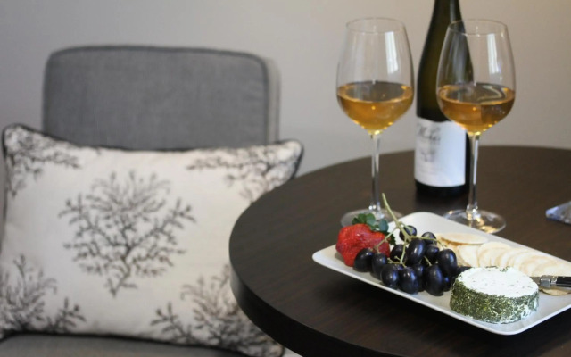 Springfield Lakes Boutique Hotel