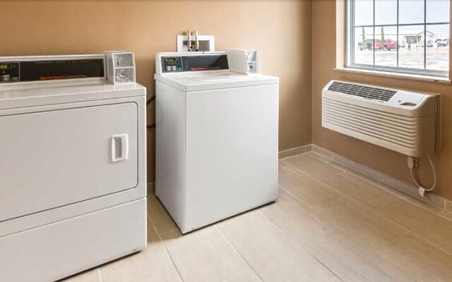 Cobblestone Hotel & Suites - Pecos