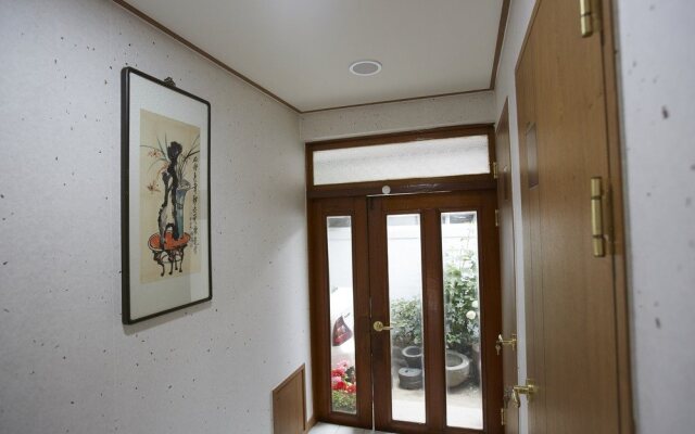 Go Woon Dang Hanok Guest House