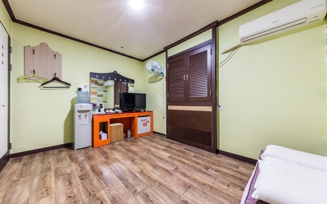 Gapyeong (Cheongpyeong) Theme