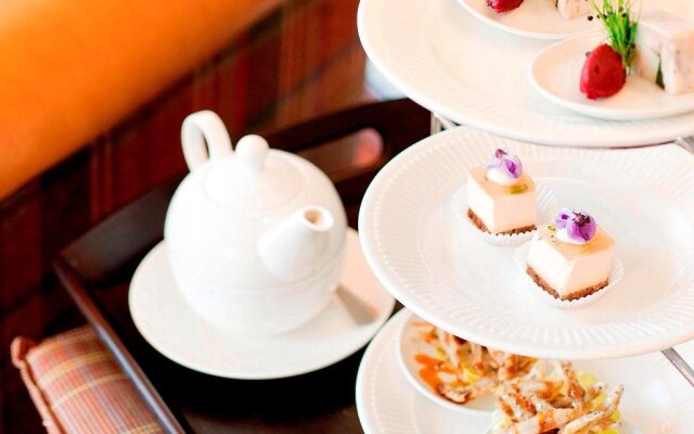 Carlton Ambassador Hotel