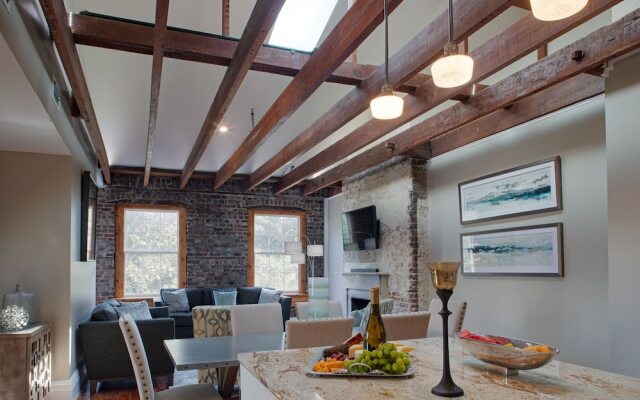 Sprawling Penthouse with Rooftop Deck Blocks from the River