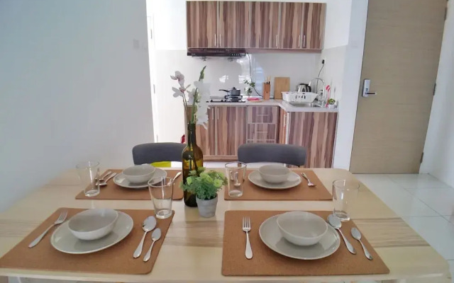 Teiw Family Homestay at Skypod Residence Puchong