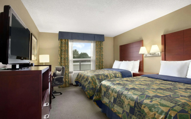 Travelodge by Wyndham Oshawa Whitby