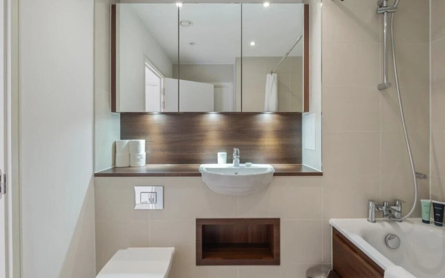 Bright & Spacious 2-bed Apt, With Balcony