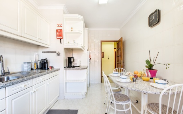 Espinho Family Stays Apartment