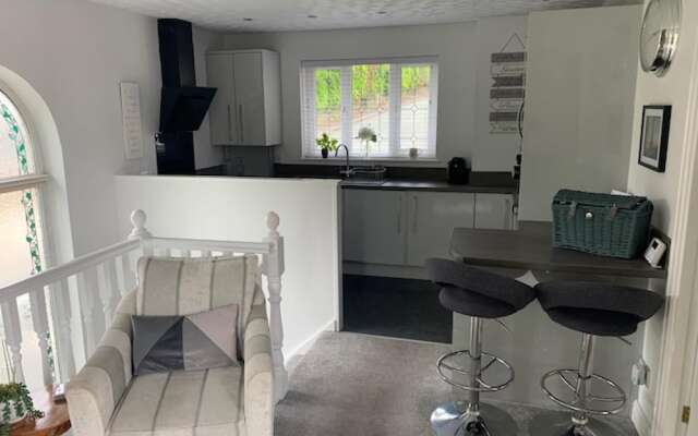 One Bedroom Apartment With En-suite & Patio