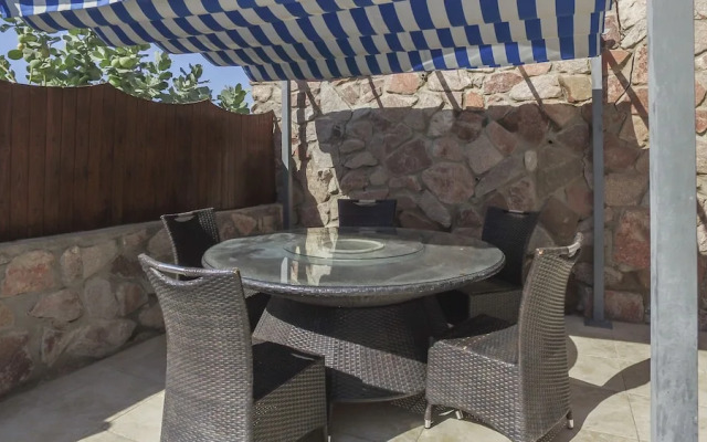 Luxury Suite By The Pool