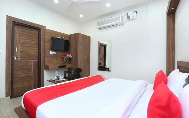 OYO 33470 Hotel S7