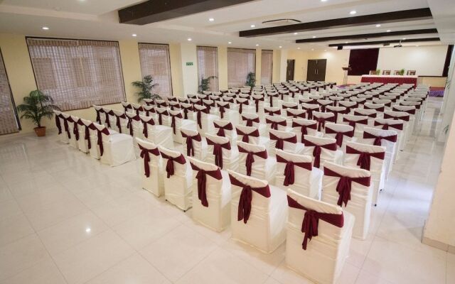 Grand Sarovar Portico