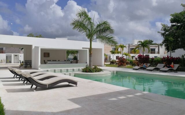 Grace Hauzz By Perlitas Home