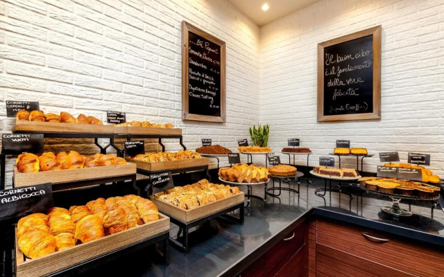 La Meridiana Bleisure Hotel