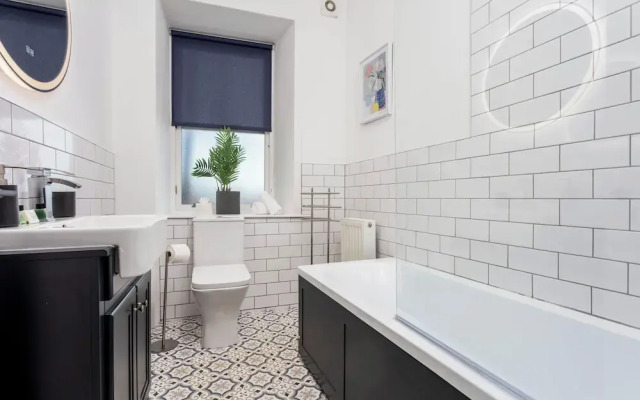 The Annick Suite No.2