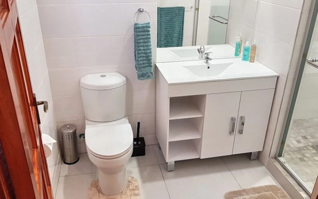 Six Valk Avenue Guest House