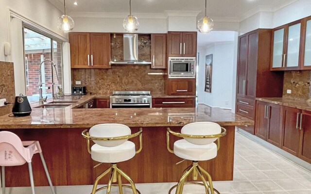 Hallam 5BRM Rental Entire House