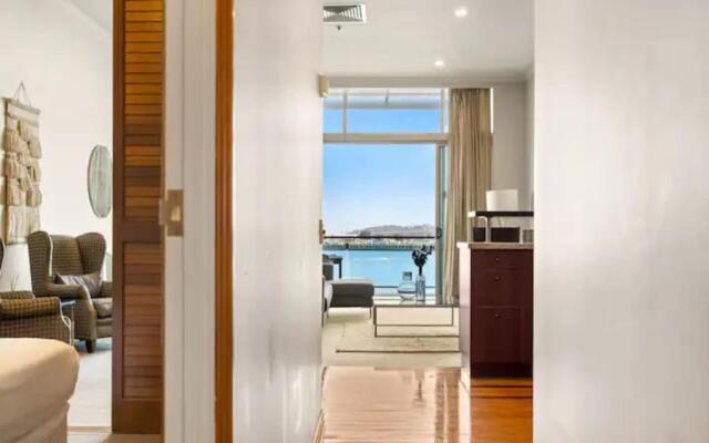 Relaxing Sea Wharf View Apartment